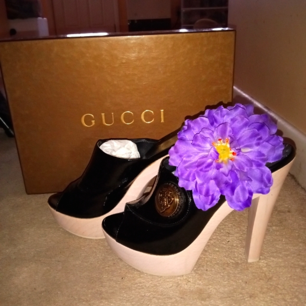 Gucci Shoes Like New!